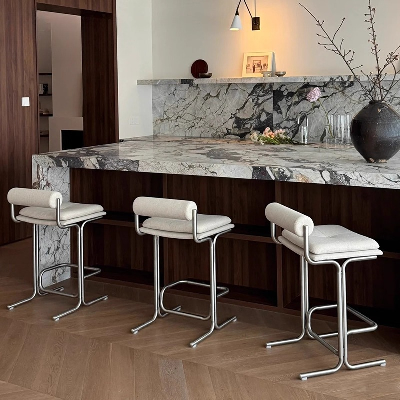 كرسي بار مستوحى من باوهاوس، كر - مراجعة Commercial Kitchen Design وسعره